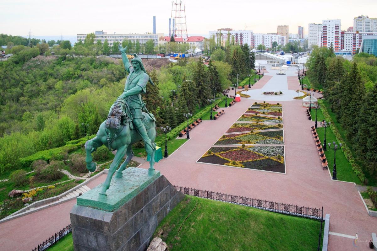Pamyatnik-Salavatu-YUlaevu-v-Ufe.jpg